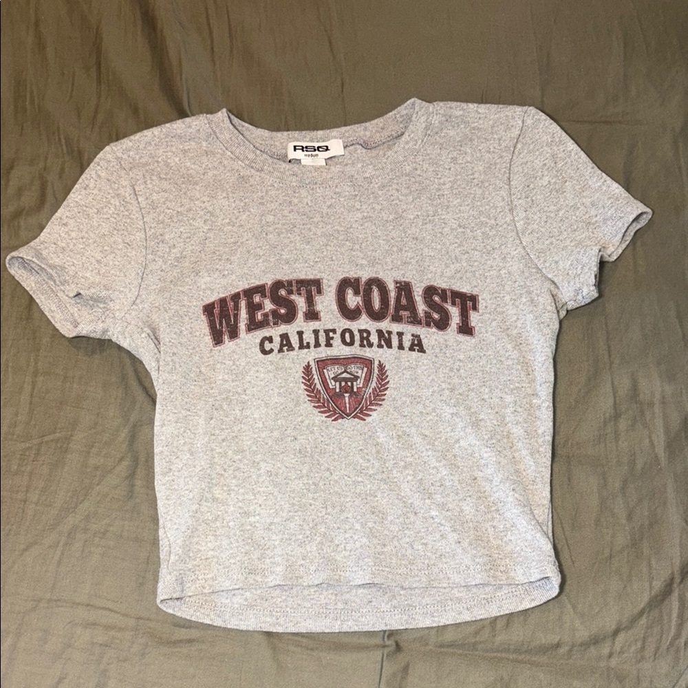 RSQ Gray Graphic Crop T-Shirt Short Sleeve